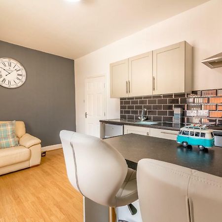 Platform Avenues Apartment 2 With Free Street Parking Kingston upon Hull Esterno foto