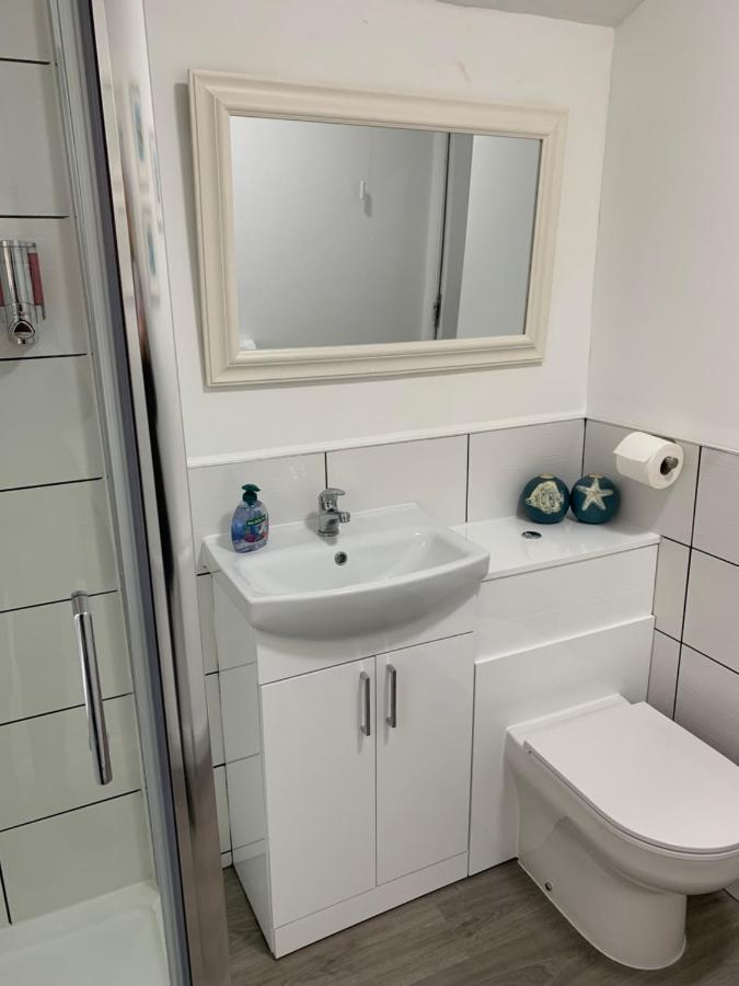 Platform Avenues Apartment 2 With Free Street Parking Kingston upon Hull Esterno foto
