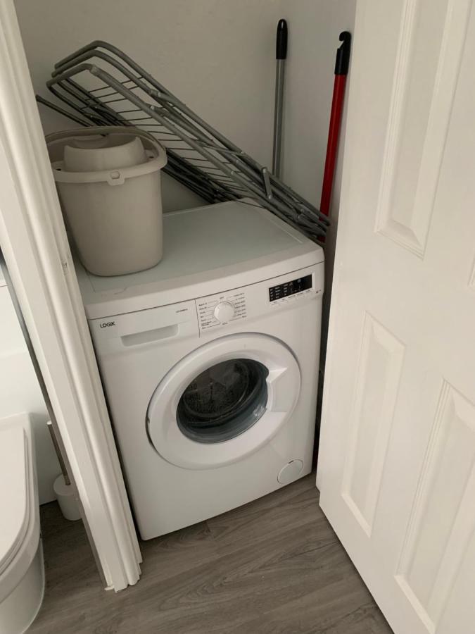 Platform Avenues Apartment 2 With Free Street Parking Kingston upon Hull Esterno foto