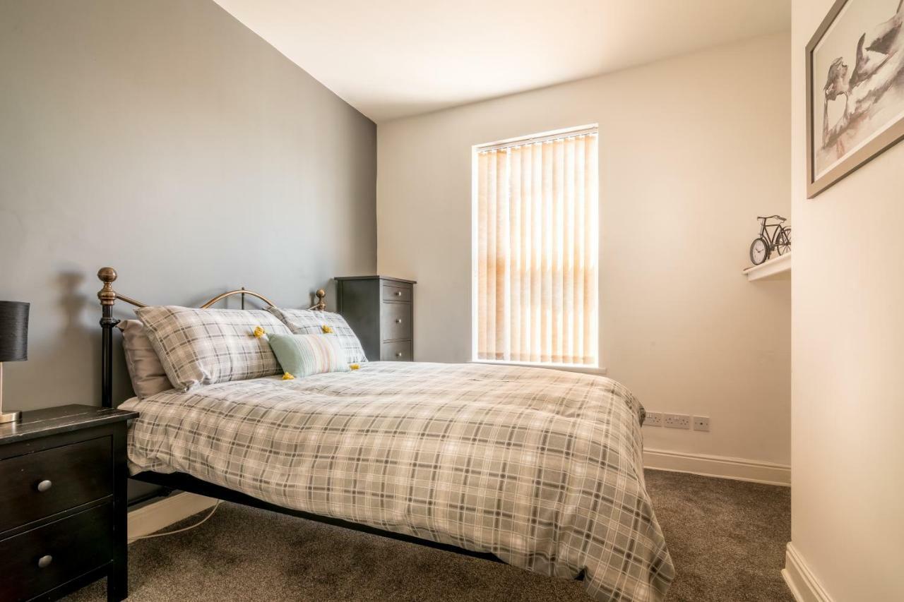 Platform Avenues Apartment 2 With Free Street Parking Kingston upon Hull Esterno foto